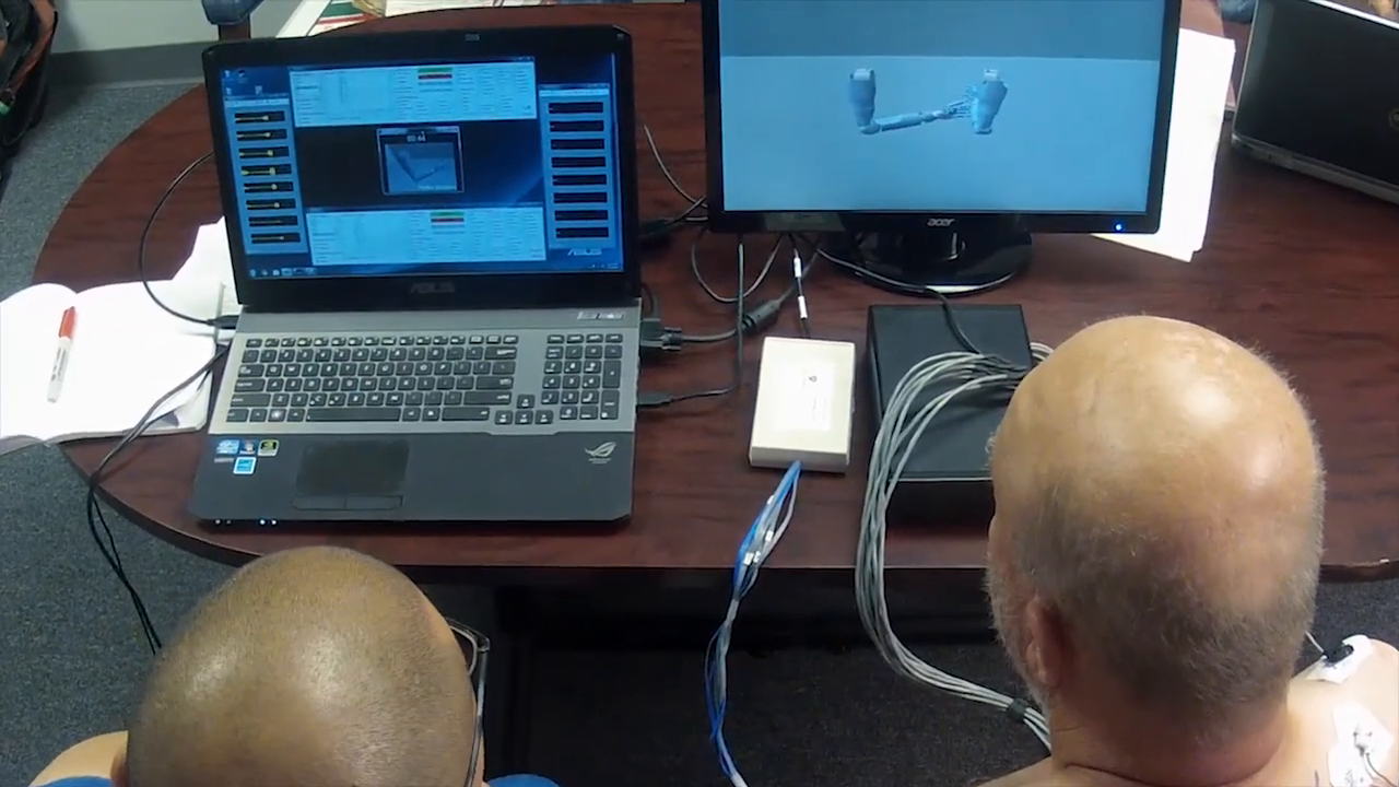 Electrodes, laptop, 3D arm model.