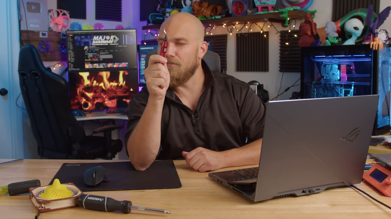 Man demonstrates tool, shows laptop